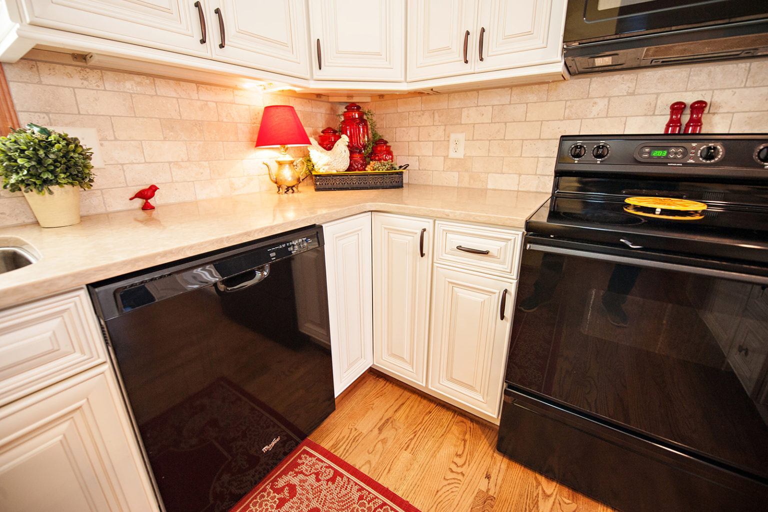 Should a Dishwasher Be Next to a Stove? Experts Weigh In