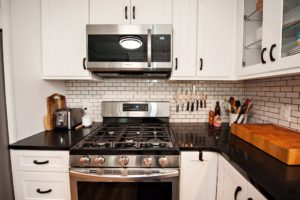kitchen backsplash up to cabinets